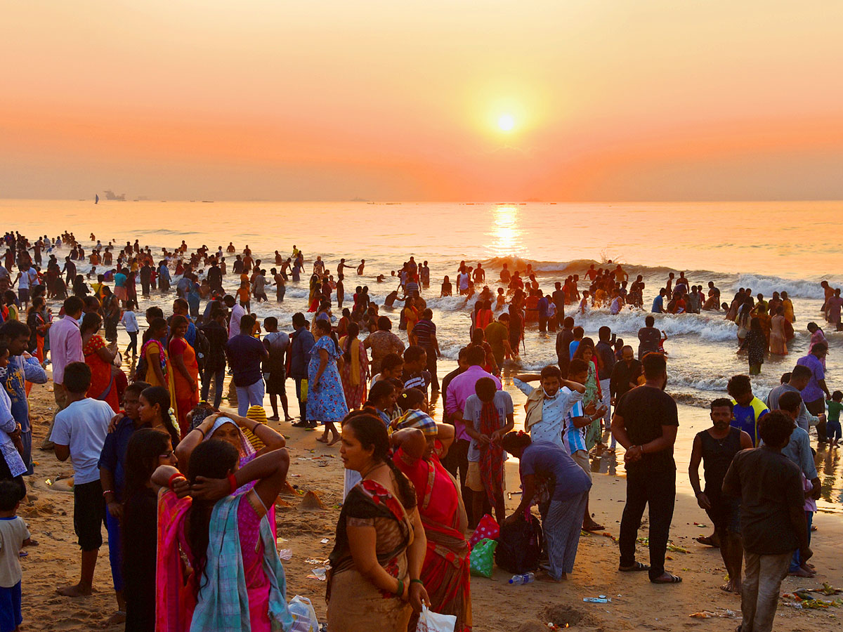 Maha Shivaratri 2022 Visakhapatnam Beach - Sakshi5