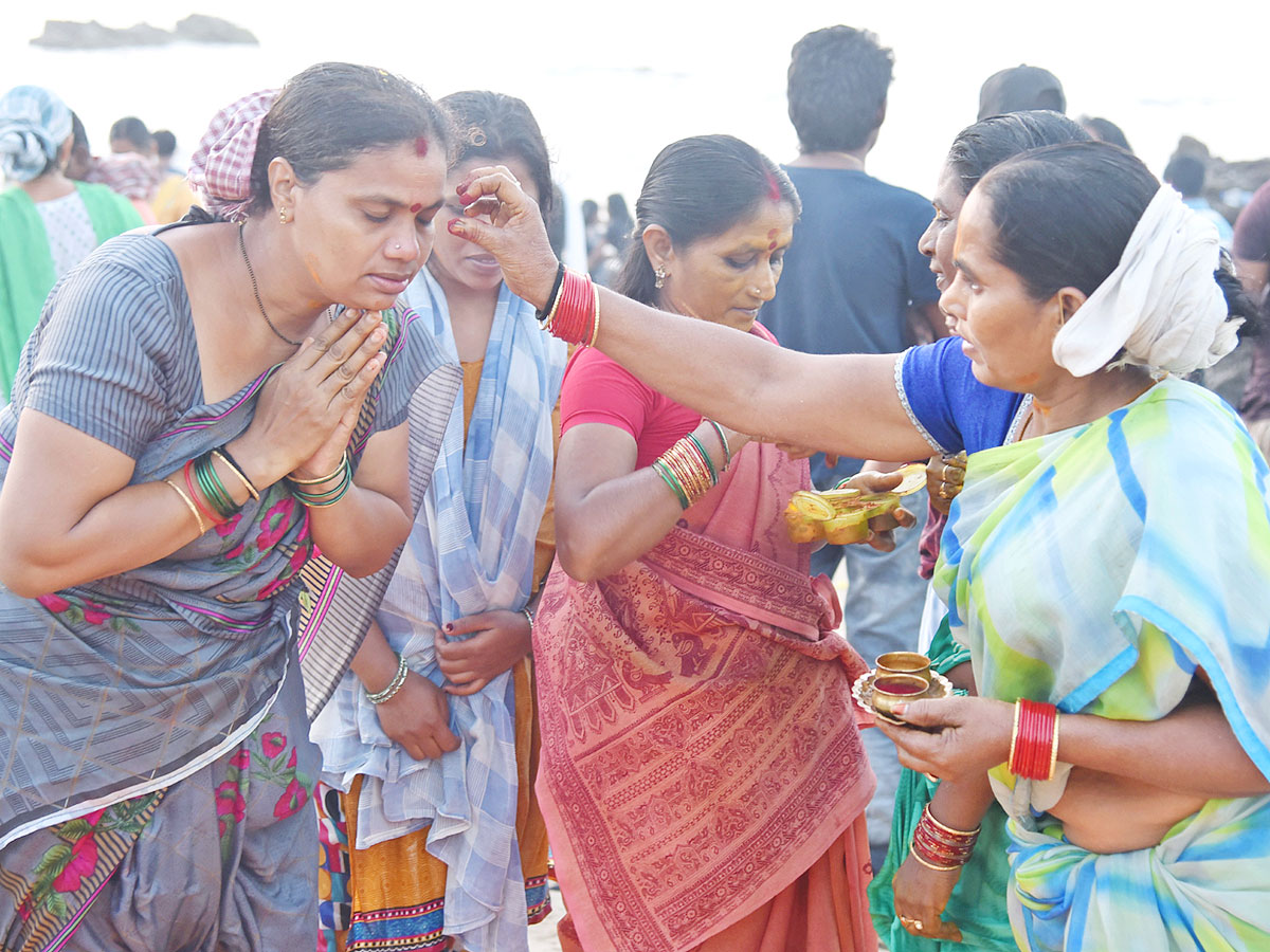 Maha Shivaratri 2022 Visakhapatnam Beach - Sakshi9