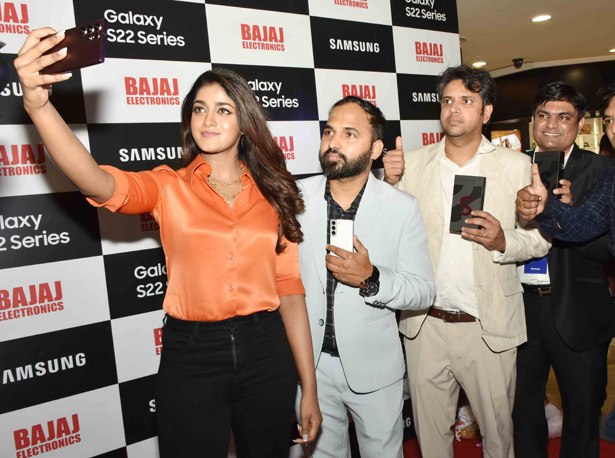 Actress Dimple Hayathi Grand Unveiling of Samsung S22 Series - Sakshi4