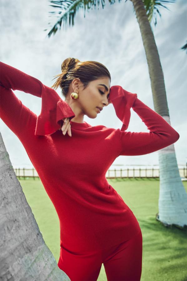 Pooja Hegde Beautiful Photos - Sakshi11