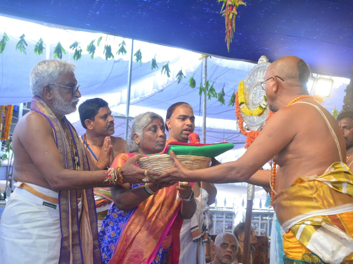 SriRama Navami Celebrations In Bhadradri Photo Gallery - Sakshi11