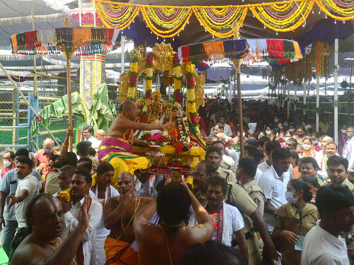 Sri Sita Rama Pattabhishekam at Bhadrachalam Temple Photo Gallery - Sakshi2