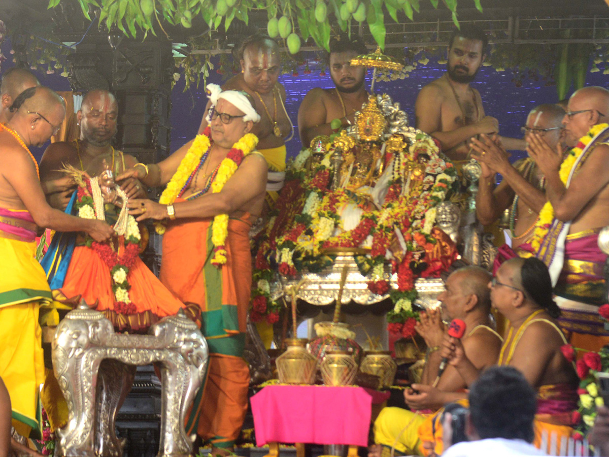 Sri Sita Rama Pattabhishekam at Bhadrachalam Temple Photo Gallery - Sakshi12