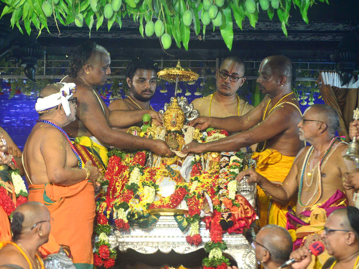 Sri Sita Rama Pattabhishekam at Bhadrachalam Temple Photo Gallery - Sakshi1