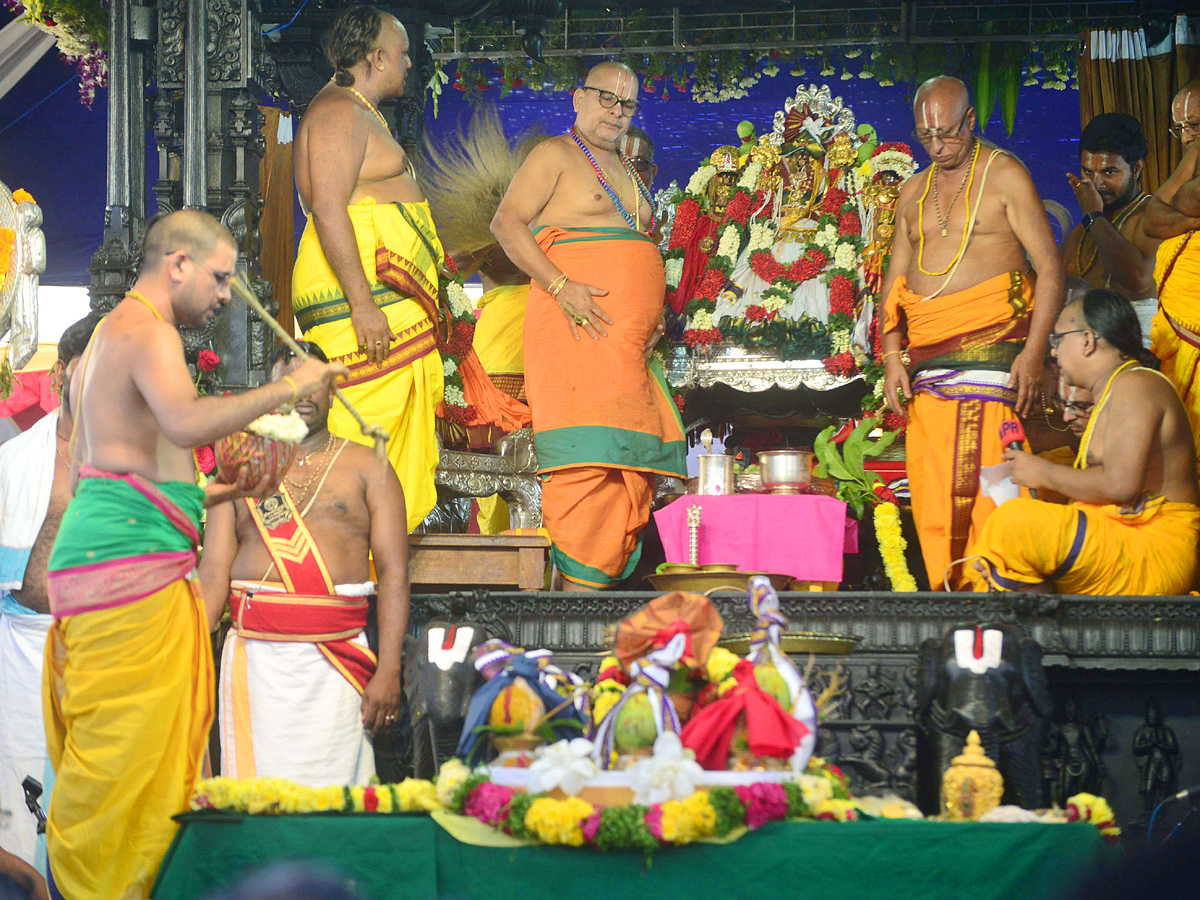 Sri Sita Rama Pattabhishekam at Bhadrachalam Temple Photo Gallery - Sakshi21