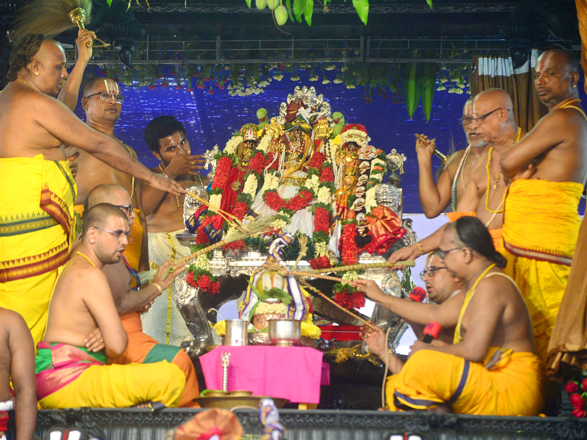 Sri Sita Rama Pattabhishekam at Bhadrachalam Temple Photo Gallery - Sakshi22