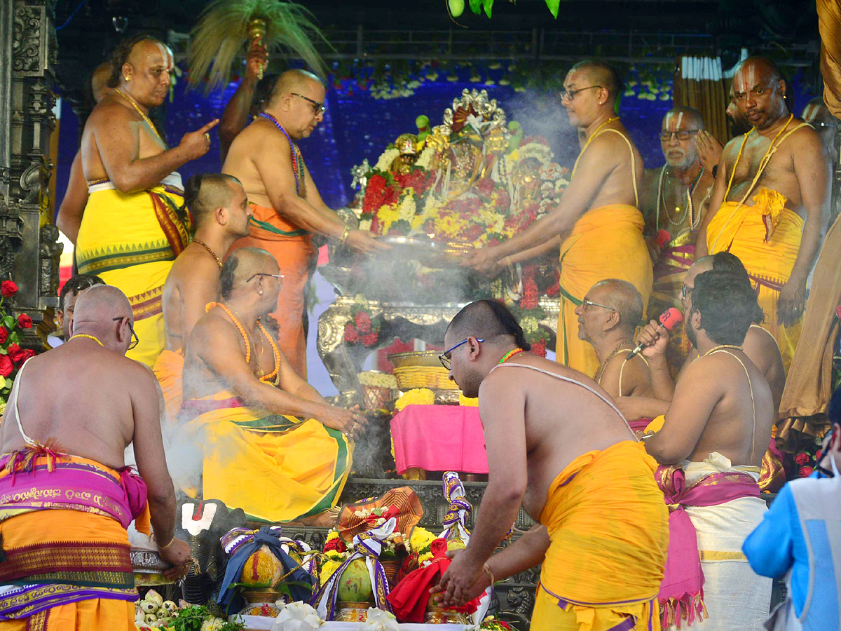 Sri Sita Rama Pattabhishekam at Bhadrachalam Temple Photo Gallery - Sakshi23