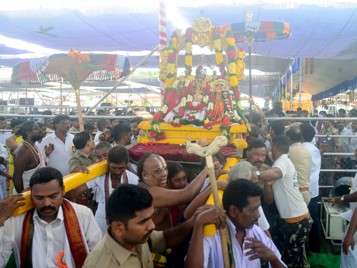 Sri Sita Rama Pattabhishekam at Bhadrachalam Temple Photo Gallery - Sakshi25