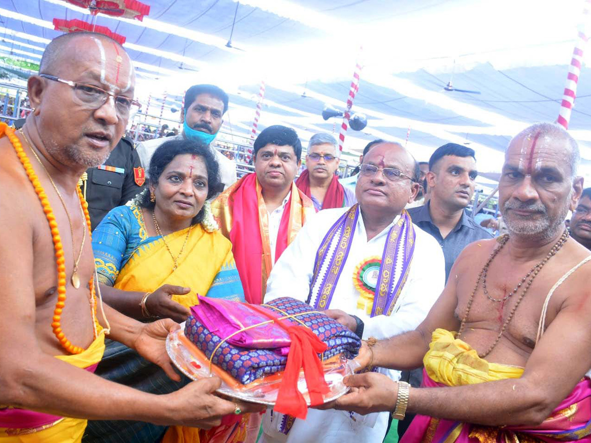 Sri Sita Rama Pattabhishekam at Bhadrachalam Temple Photo Gallery - Sakshi5