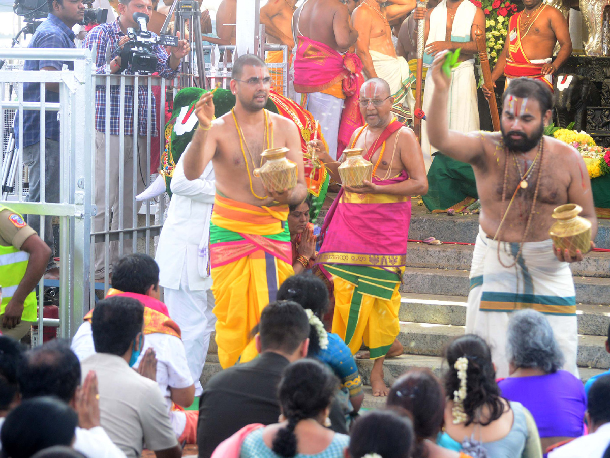 Sri Sita Rama Pattabhishekam at Bhadrachalam Temple Photo Gallery - Sakshi7