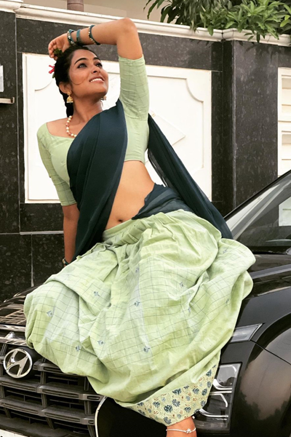 Divi Vadthya Latest Photos - Sakshi15