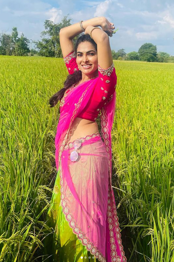 Divi Vadthya Latest Photos - Sakshi20
