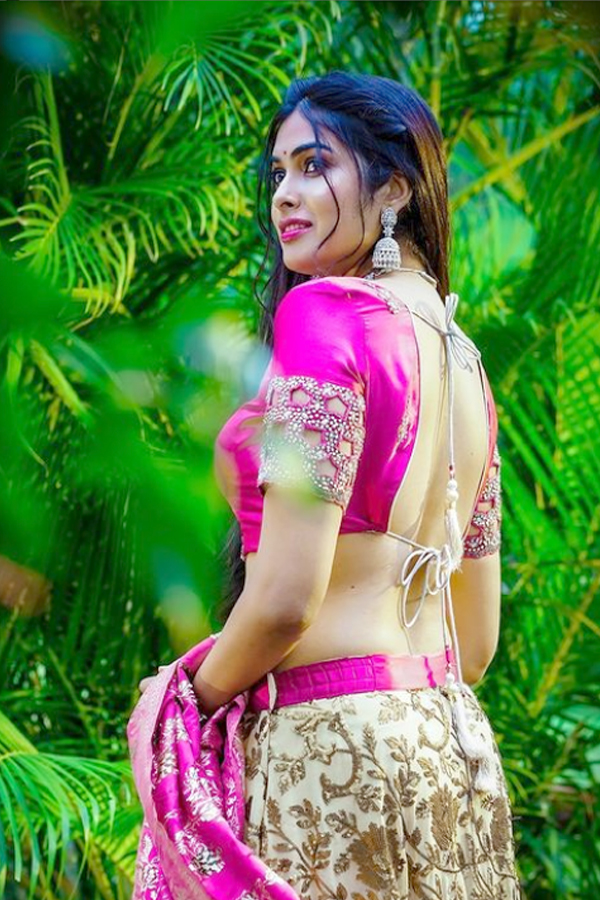 Divi Vadthya Latest Photos - Sakshi21