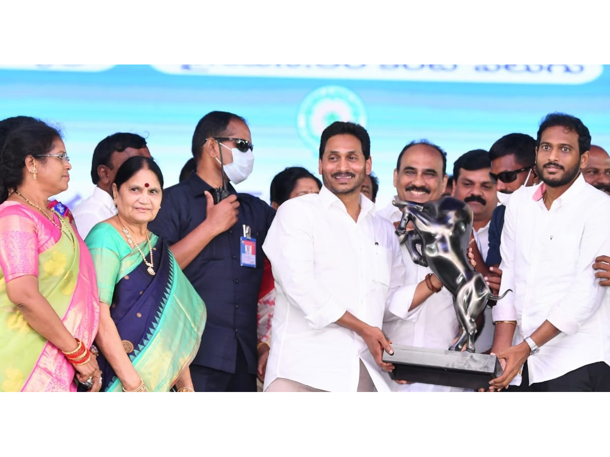AP CM Jagan Launch 3rd Phase YSR Sunna Vaddi Scheme in Ongole Photo Gallery - Sakshi13