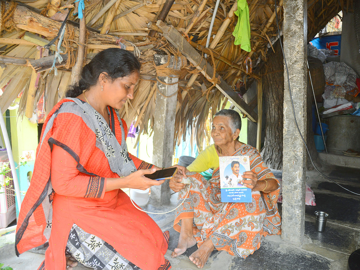 YSR Pensions Home Delivery In All Over Andhra pradesh Photo Gallery - Sakshi20