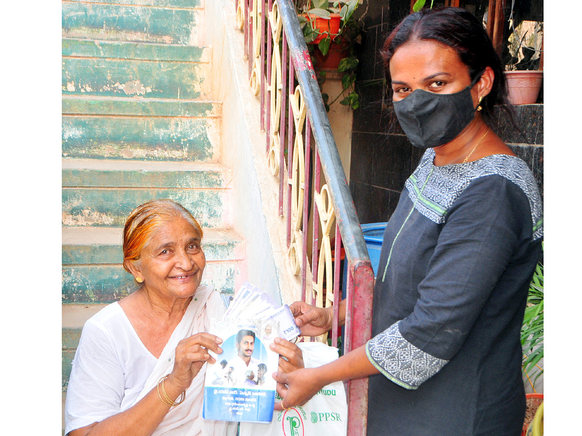 YSR Pensions Home Delivery In All Over Andhra pradesh Photo Gallery - Sakshi5