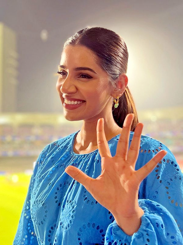 Jasprit Bumrah Wife Sanjana Ganesan Beautifult Photos - Sakshi20