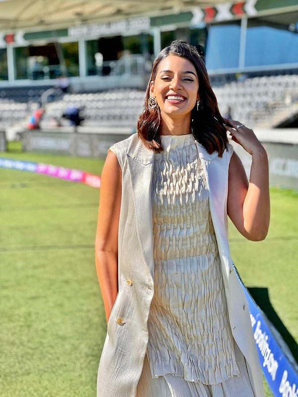 Jasprit Bumrah Wife Sanjana Ganesan Beautifult Photos - Sakshi4