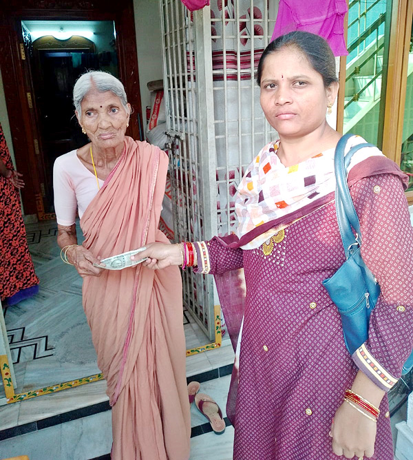 YSR Pensions Home Delivery In All Over AP - Sakshi7