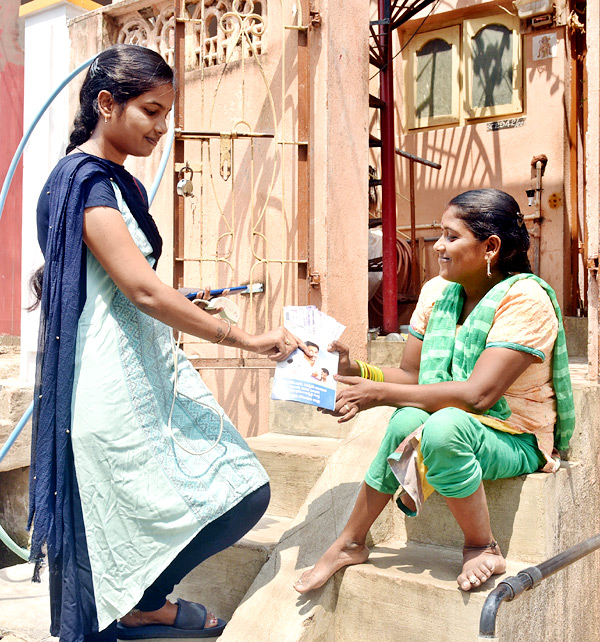 YSR Pensions Home Delivery In All Over AP - Sakshi2
