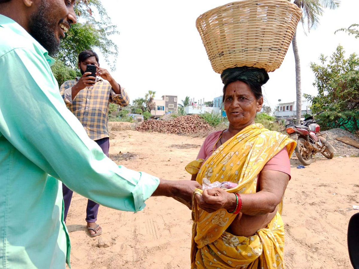 YSR Pensions Home Delivery In All Over AP - Sakshi3