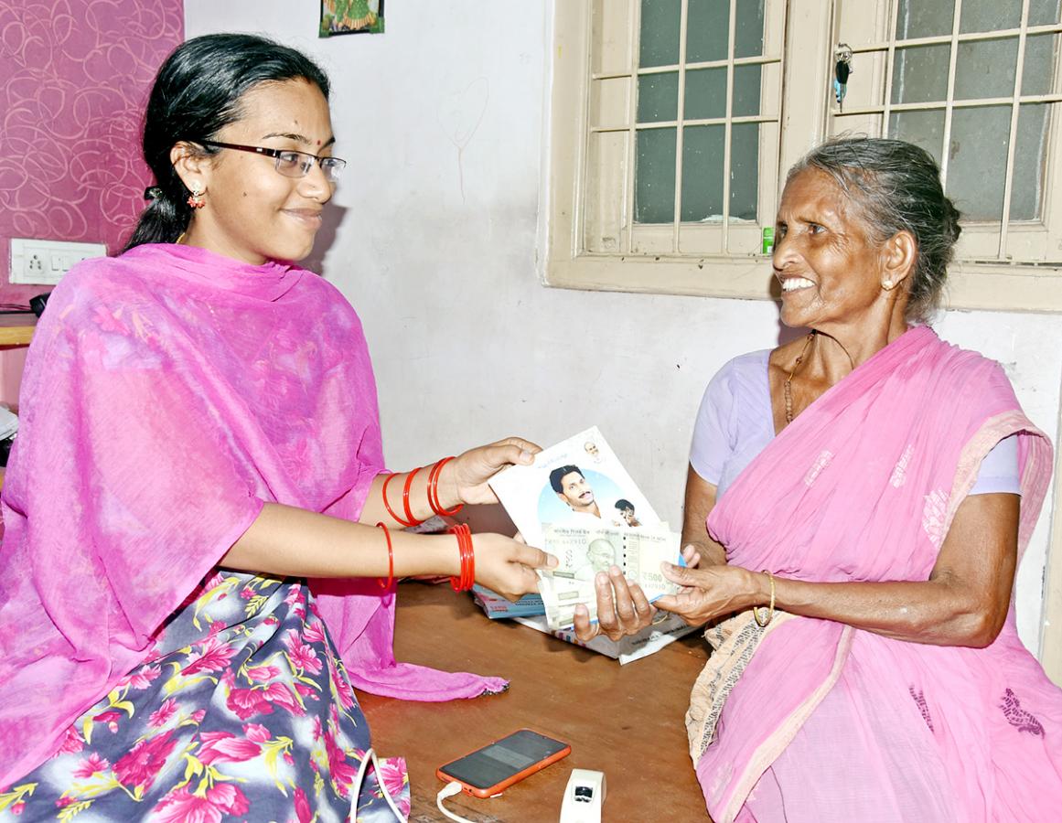 YSR Pensions Home Delivery In All Over AP - Sakshi20