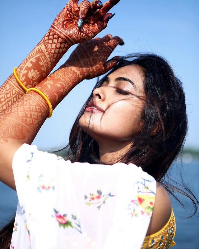 Bigg Boss Beauty Divi Vadthya Beautiful Photos  - Sakshi10