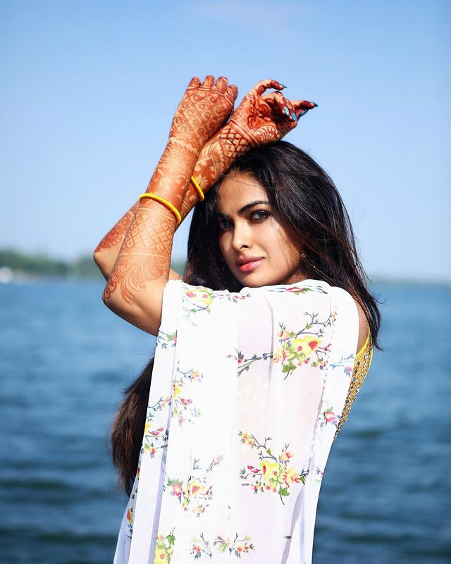 Bigg Boss Beauty Divi Vadthya Beautiful Photos  - Sakshi2