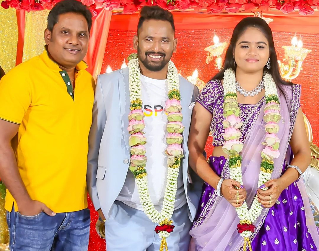 Jabardasth Kiraak Rp Engagement Photos - Sakshi9