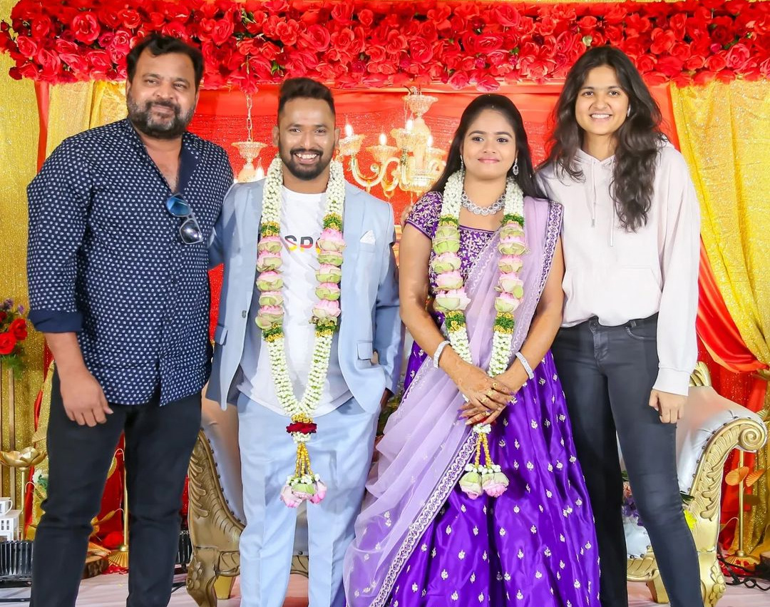 Jabardasth Kiraak Rp Engagement Photos - Sakshi14