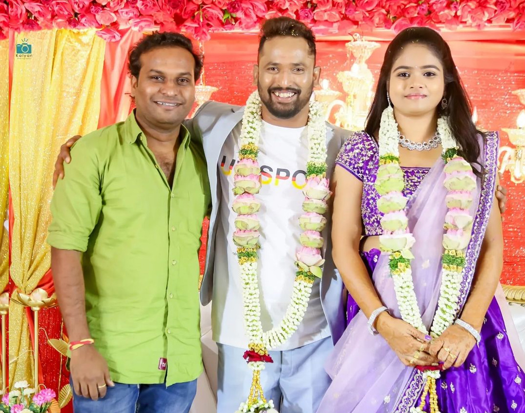 Jabardasth Kiraak Rp Engagement Photos - Sakshi17