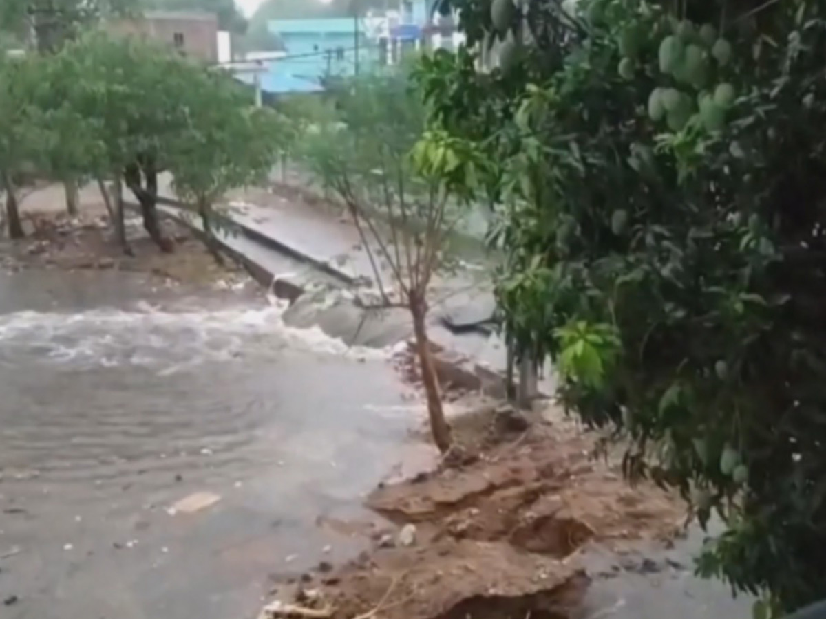 Heavy rain in hyderabad Photo Gallery - Sakshi12
