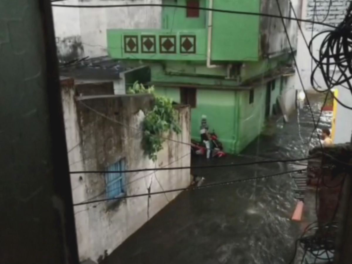 Heavy rain in hyderabad Photo Gallery - Sakshi13