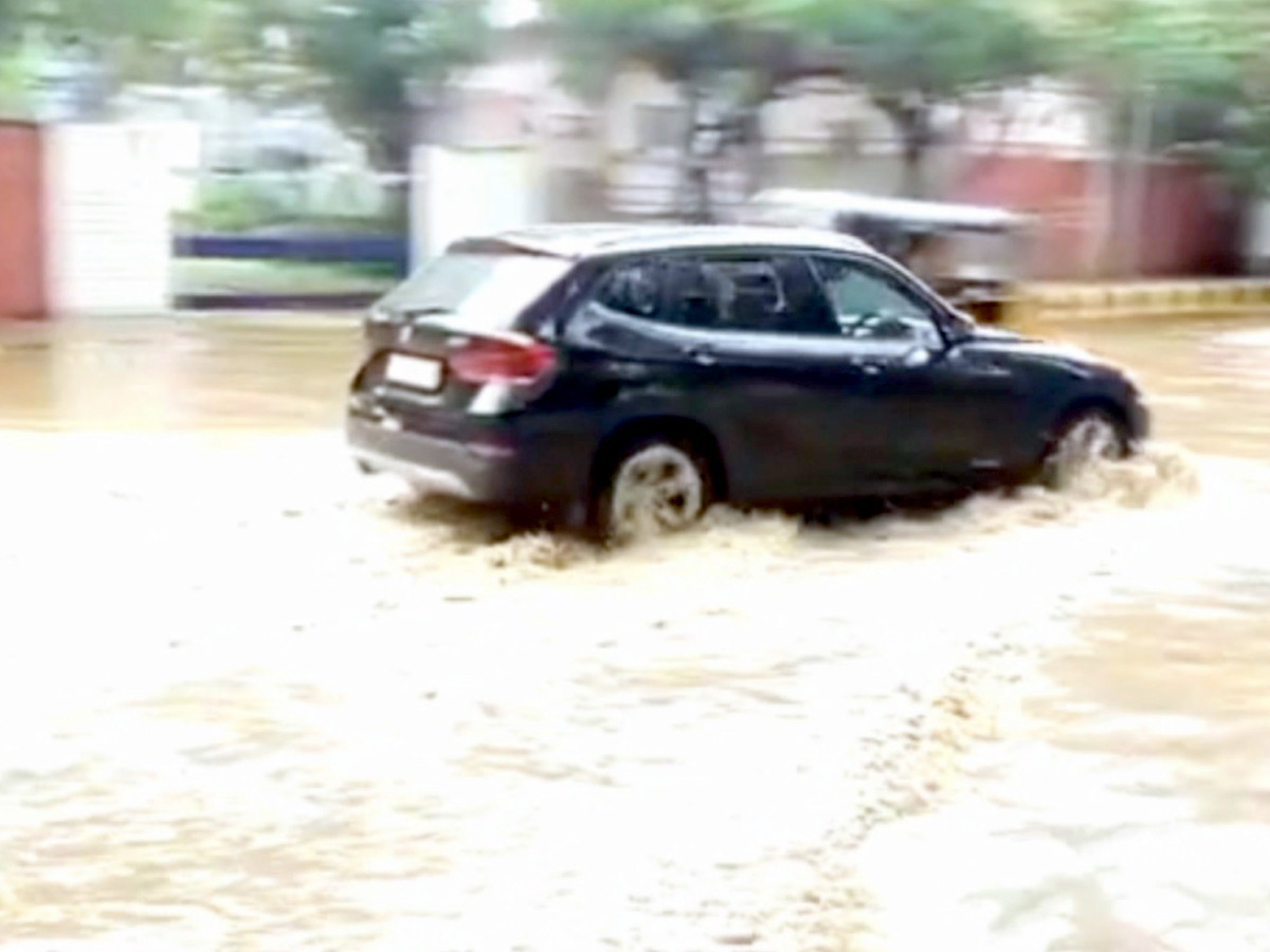 Heavy rain in hyderabad Photo Gallery - Sakshi8