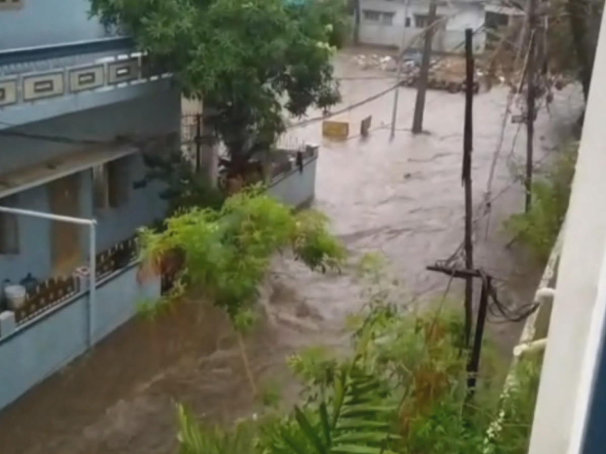 Heavy rain in hyderabad Photo Gallery - Sakshi10