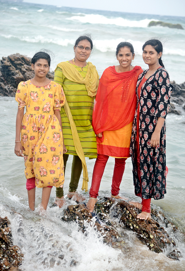 Tourists Rush at Rushikonda Beach Visakhapatnam - Sakshi8