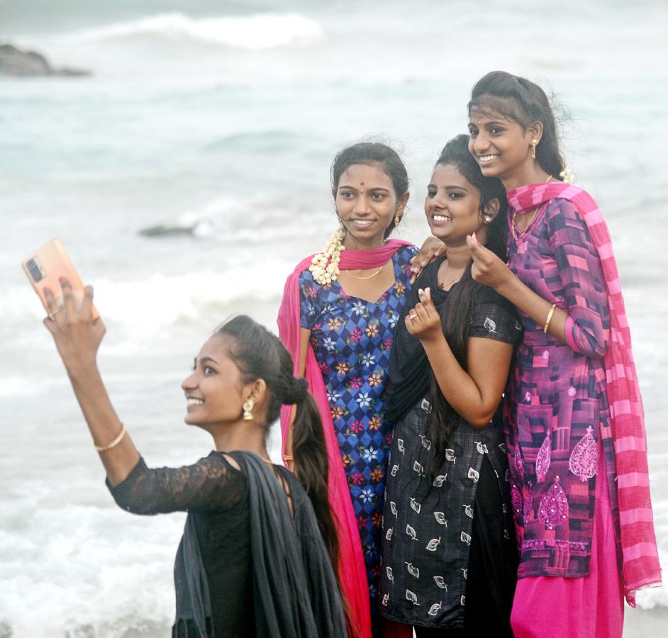 Tourists Rush at Rushikonda Beach Visakhapatnam - Sakshi12