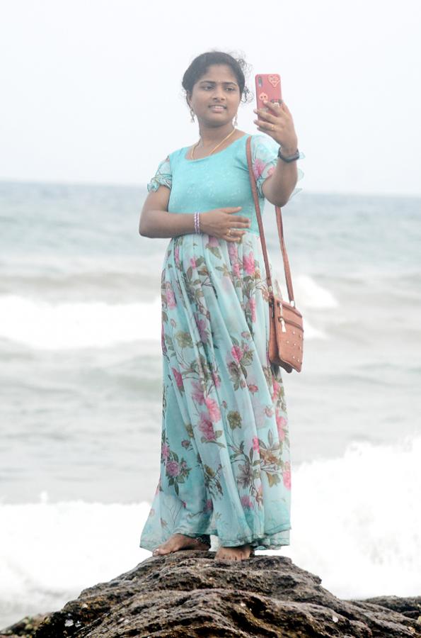 Tourists Rush at Rushikonda Beach Visakhapatnam - Sakshi18
