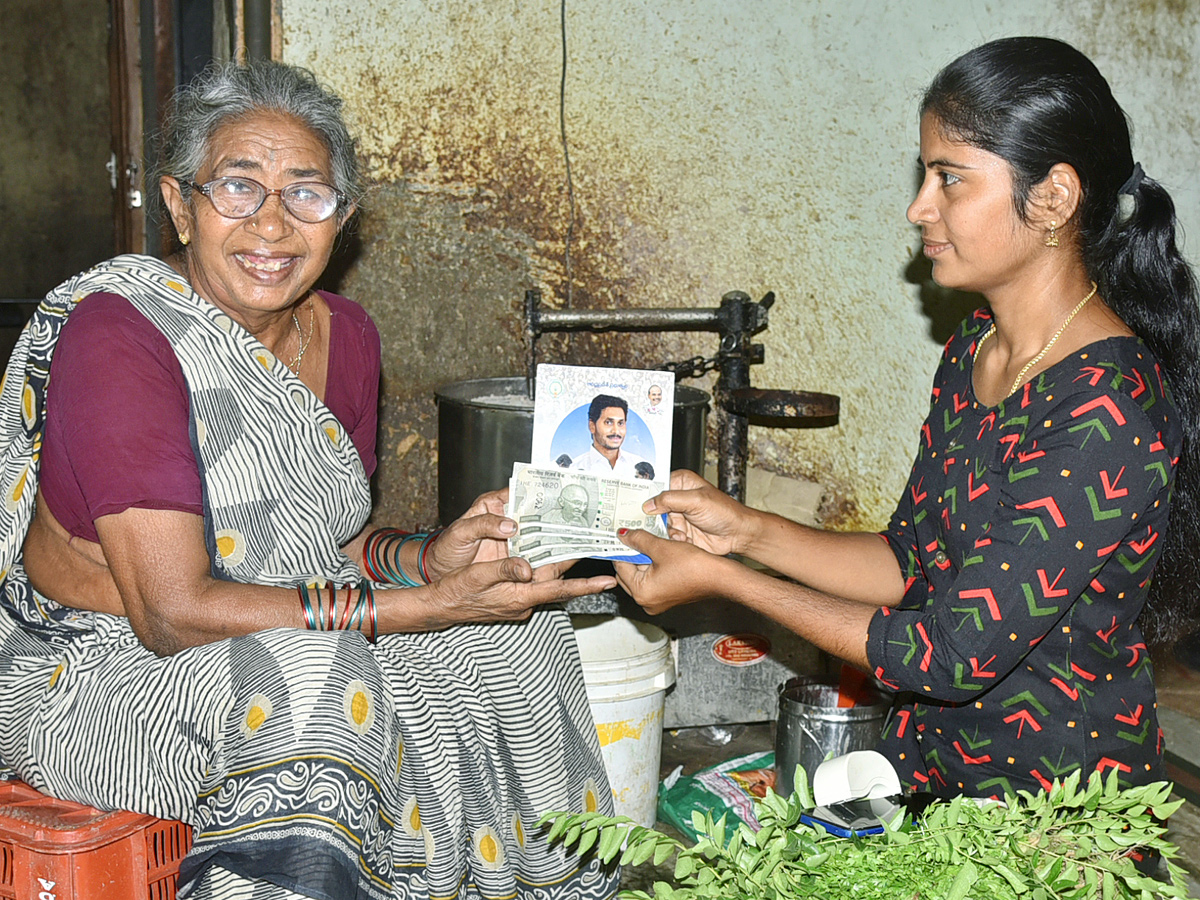 YSR Pensions Home Delivery In All Over AP Photo Gallery - Sakshi10