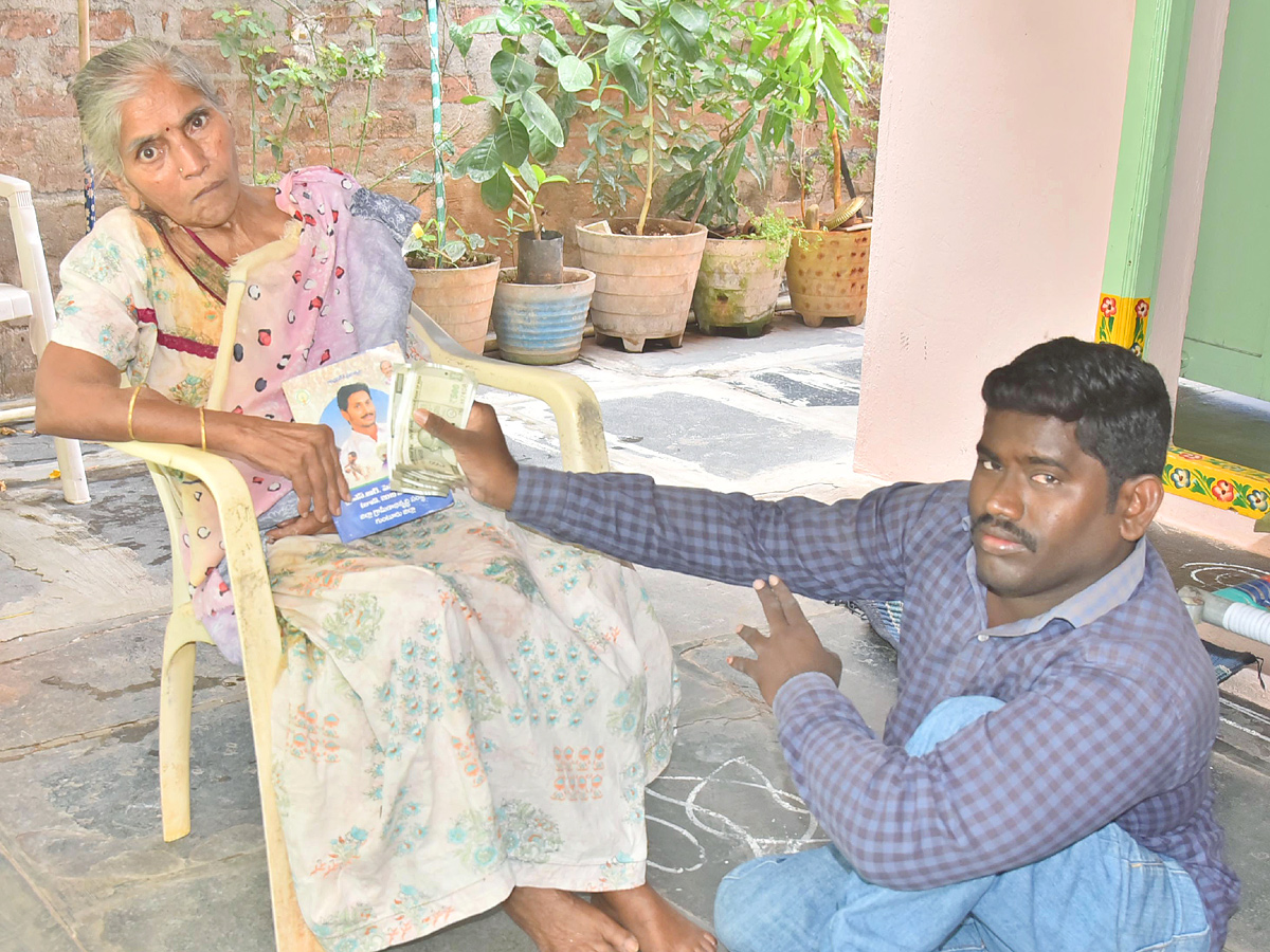 YSR Pensions Home Delivery In All Over AP Photo Gallery - Sakshi13