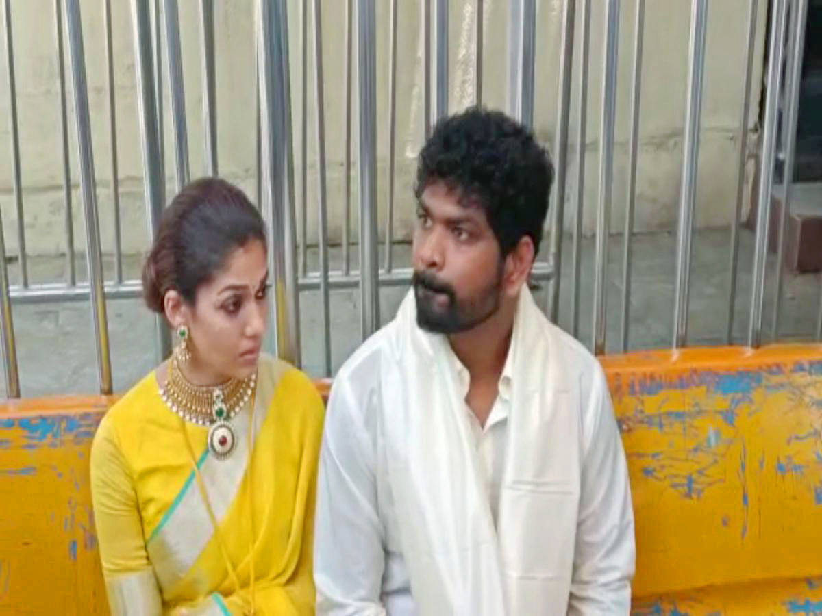 Newly Wed Couple Nayanthara Vignesh Shivan Visits Tirumala photo Gallery - Sakshi3