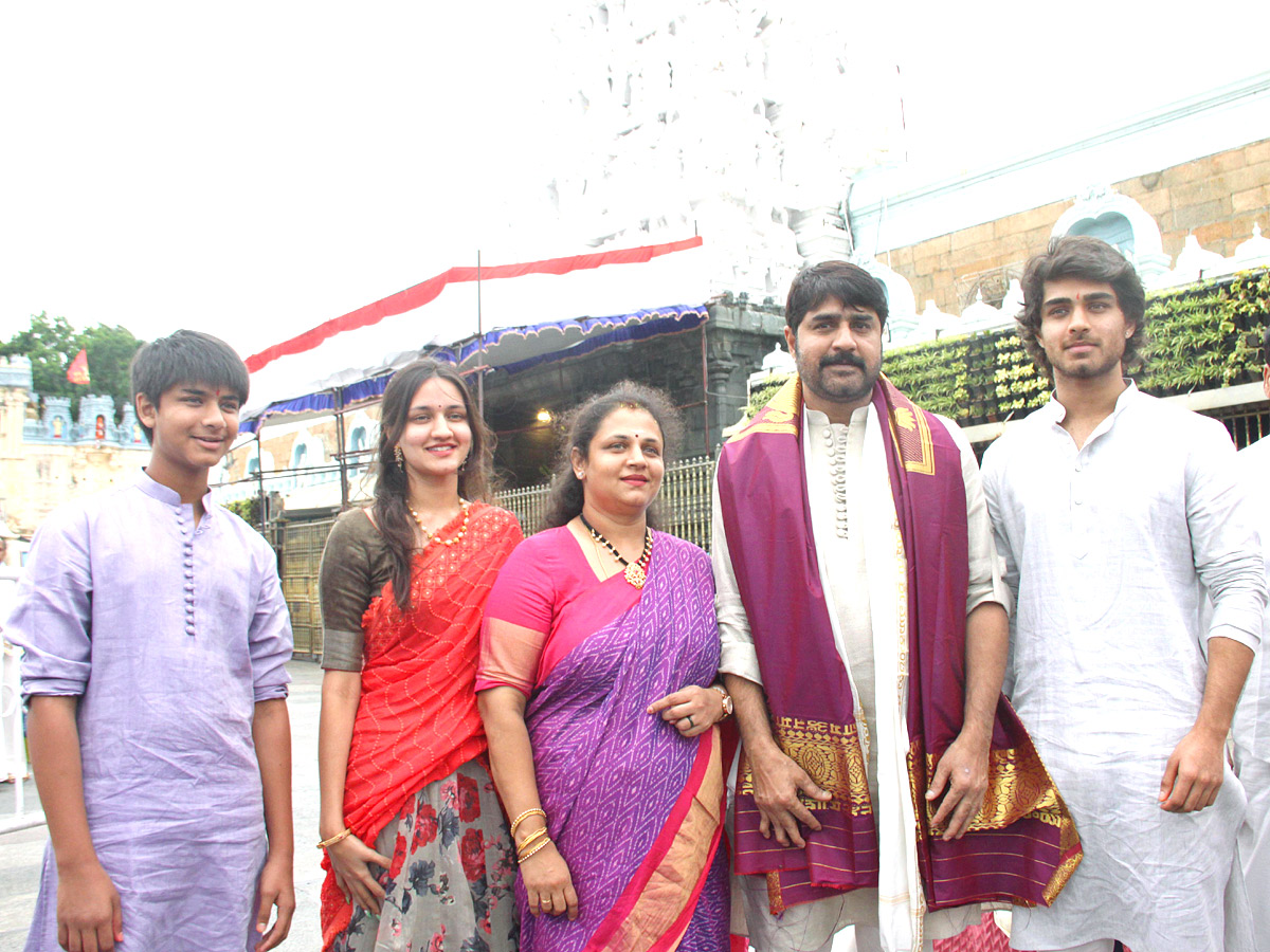 VIPs Visits Tirumala Temple Today - Sakshi1