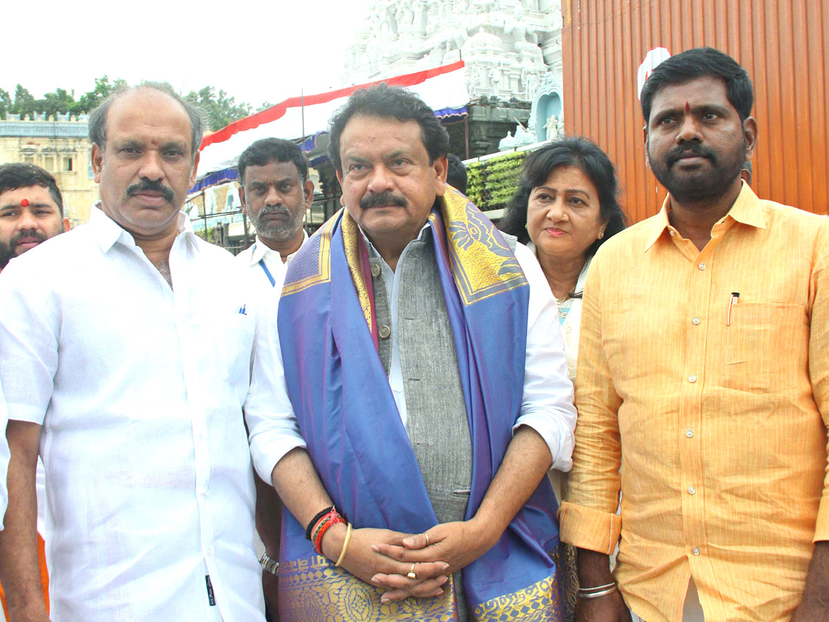 VIPs Visits Tirumala Temple Today - Sakshi6