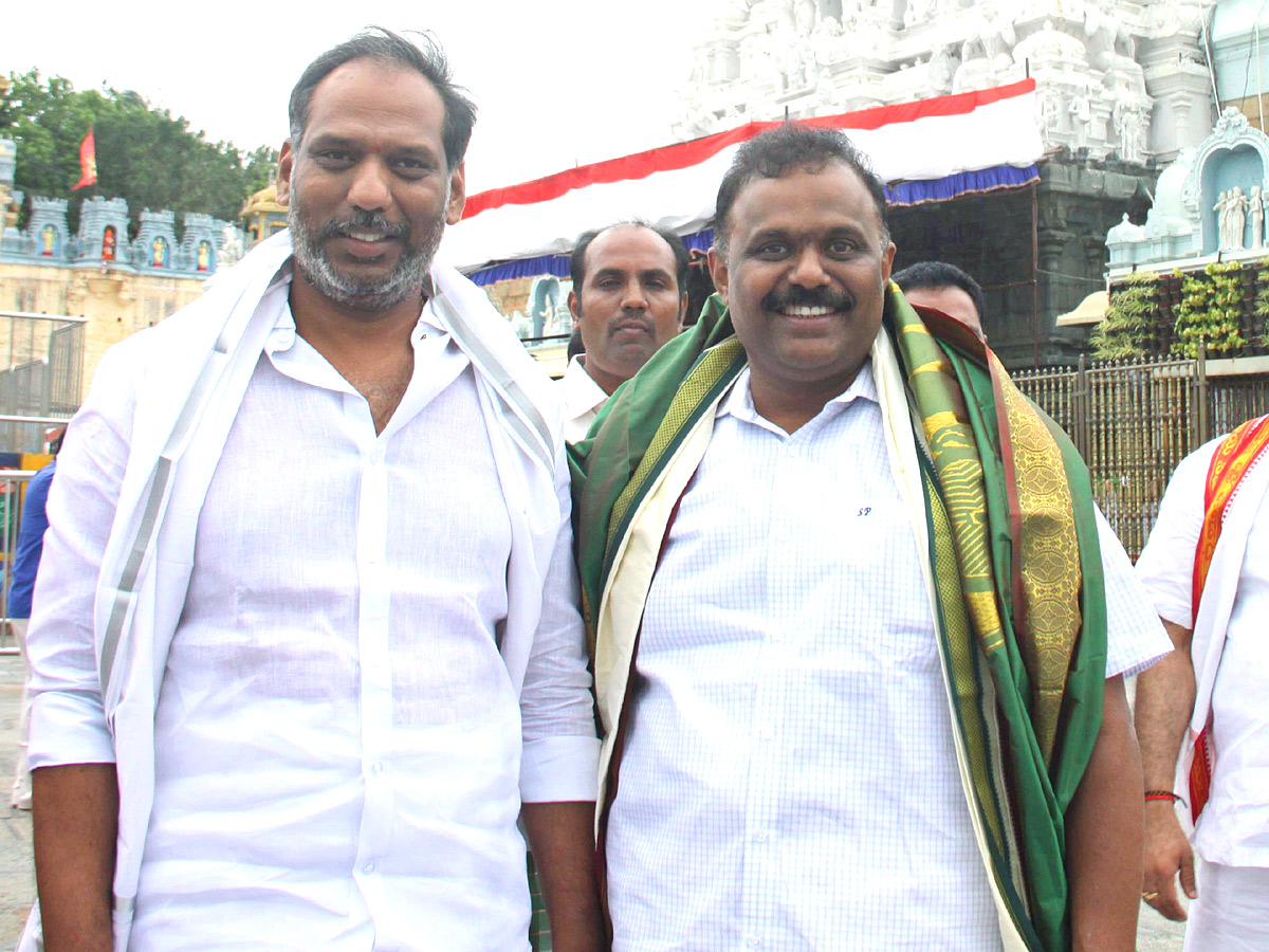 VIPs Visits Tirumala Temple Today - Sakshi8