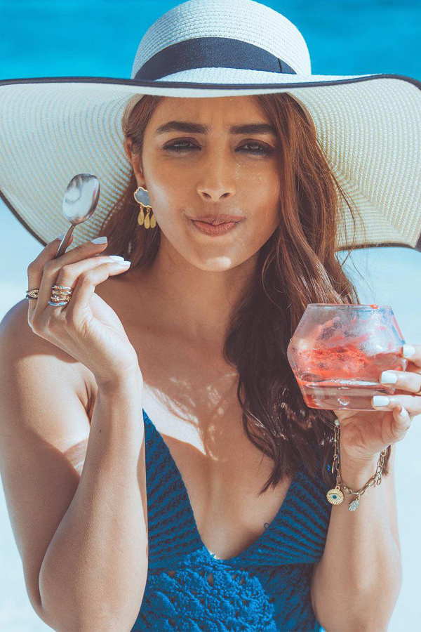 pooja hegde latest pictures Photo Gallery - Sakshi11