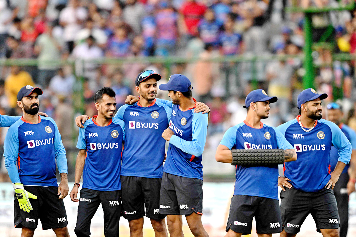 India Lose First T20 - Sakshi13