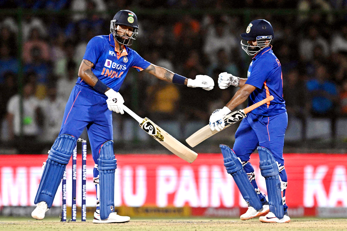 India Lose First T20 - Sakshi11