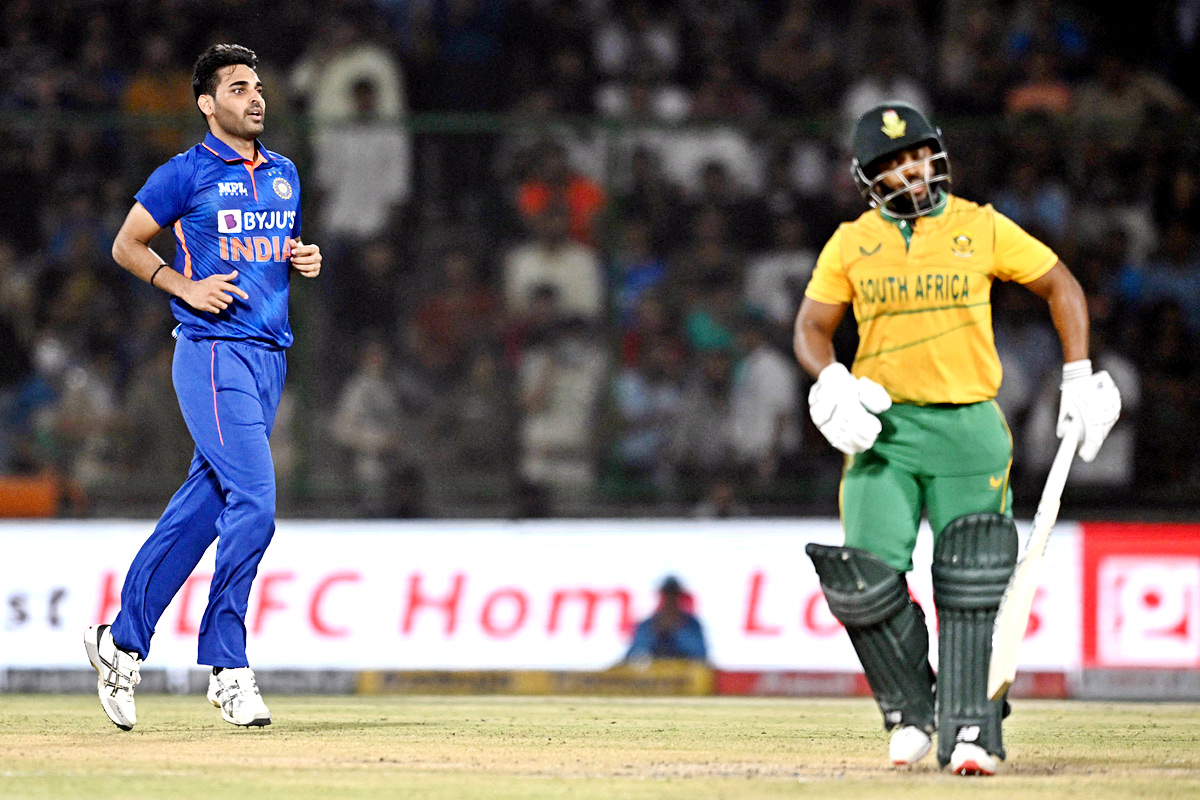India Lose First T20 - Sakshi12