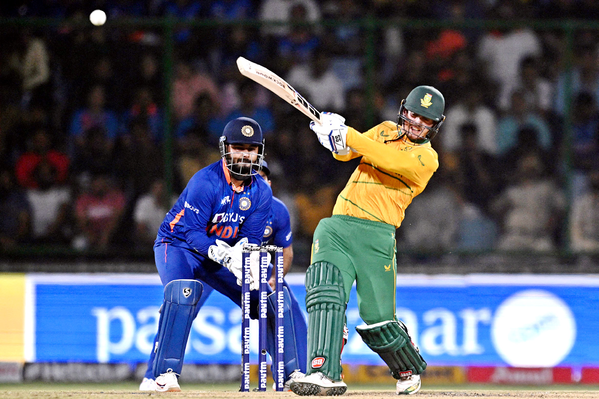 India Lose First T20 - Sakshi14