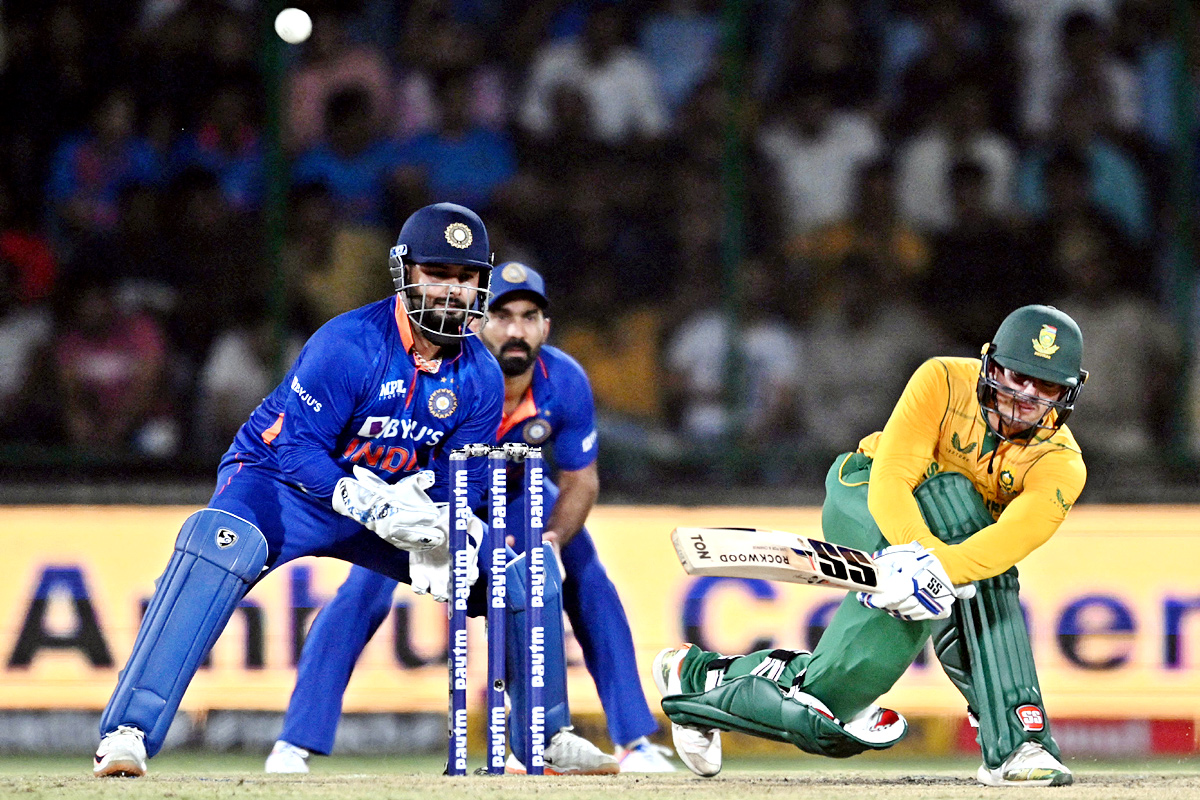 India Lose First T20 - Sakshi15
